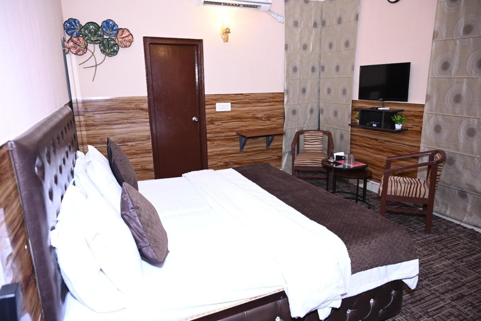 Hotel Kuber Rai Exterior photo